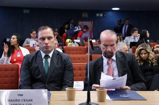 Moraes manda prender Mauro Cid, mas revoga decisão em seguida