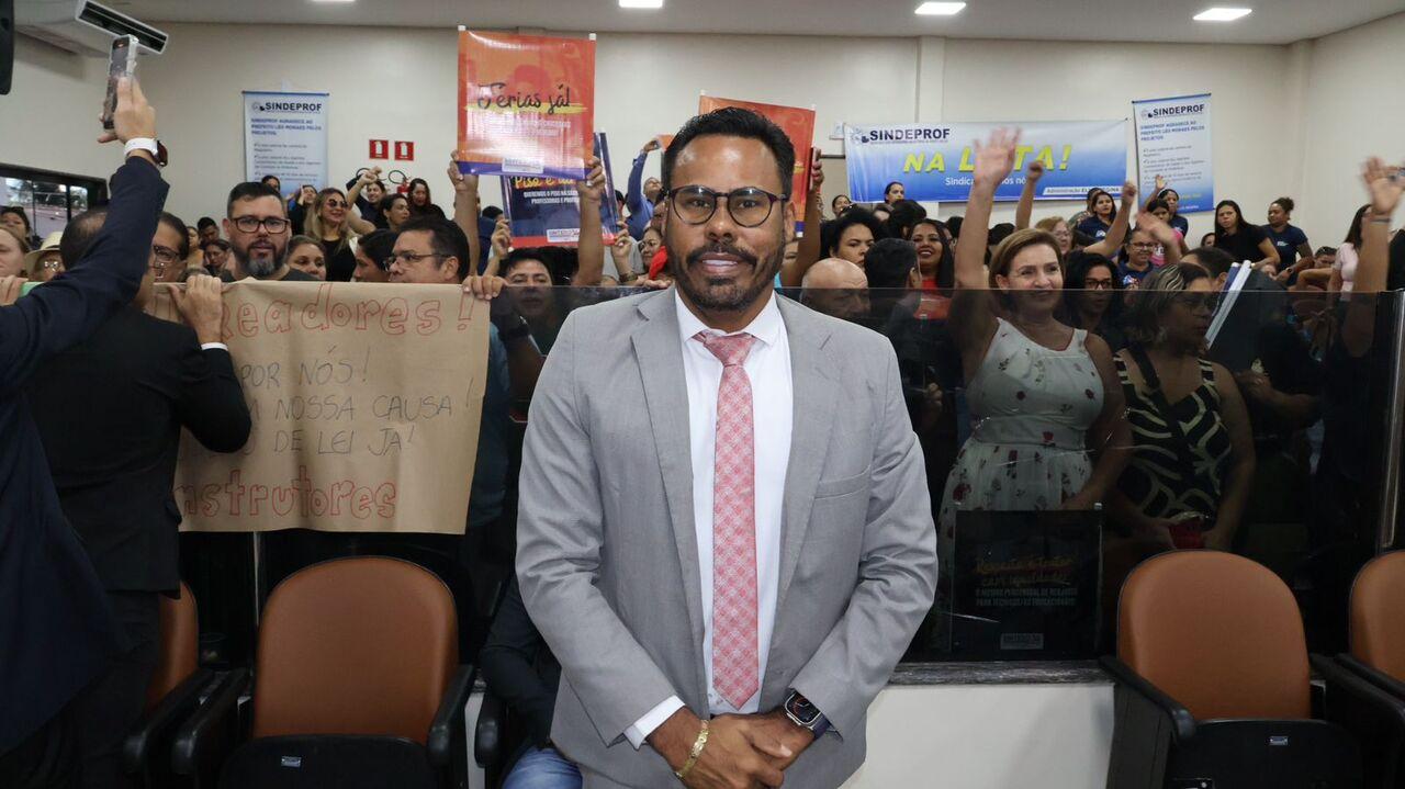 Política - Dr. Santana vota a favor da valorização dos servidores da Educação e da Saúde em Porto Velho