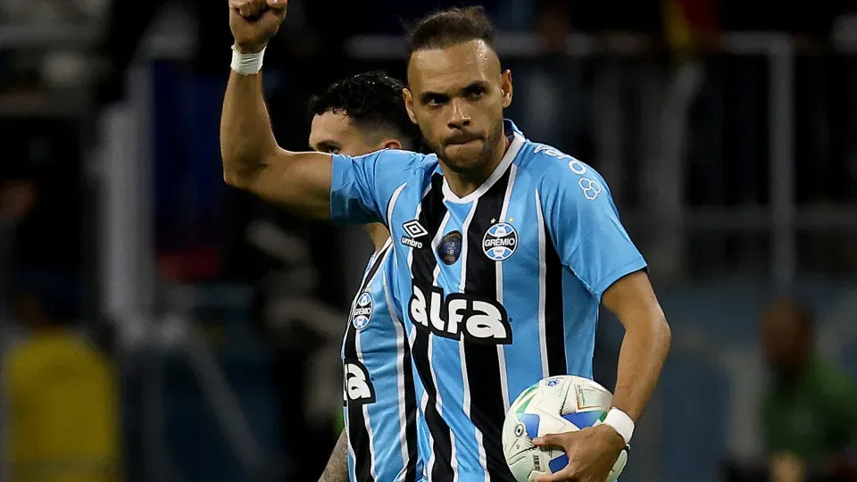 Braithwaite decide, e Grêmio volta a vencer no Brasileirão