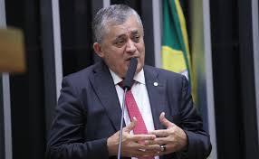 Brasil - PF cita líder do governo Lula em esquema de desvios no CE; Gilmar abre investigação