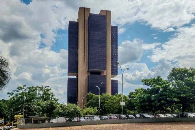 Crime cibernético - Ataque Hacker pode ter desviado mais de R$ 1 bilhão de bancos