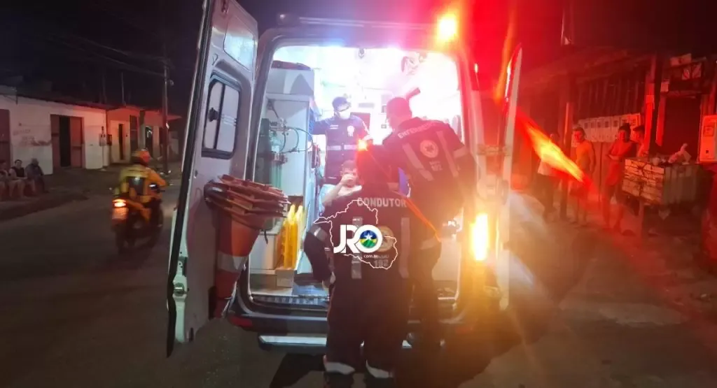Mãe é agredida e filho esfaqueado após briga com vizinho em vila de apartamentos em Rondônia