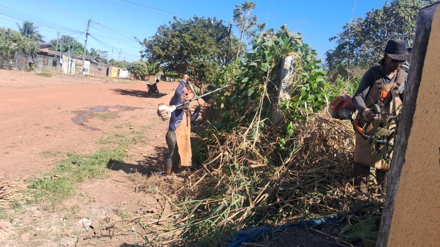 Prefeitura de Rolim de Moura intensifica limpeza de terrenos baldios e já aplicou mais de R$ 13 mil em multas a proprietários