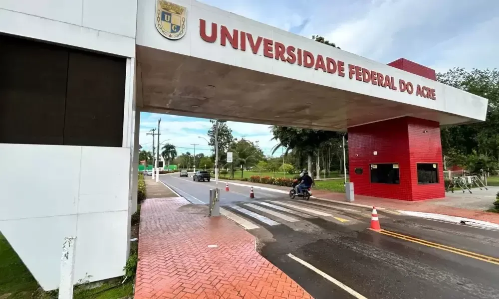 UFAC abre inscrições para concurso público com diversas vagas e salários de até R$ 4.761,96; confira o edital e saiba como se inscrever