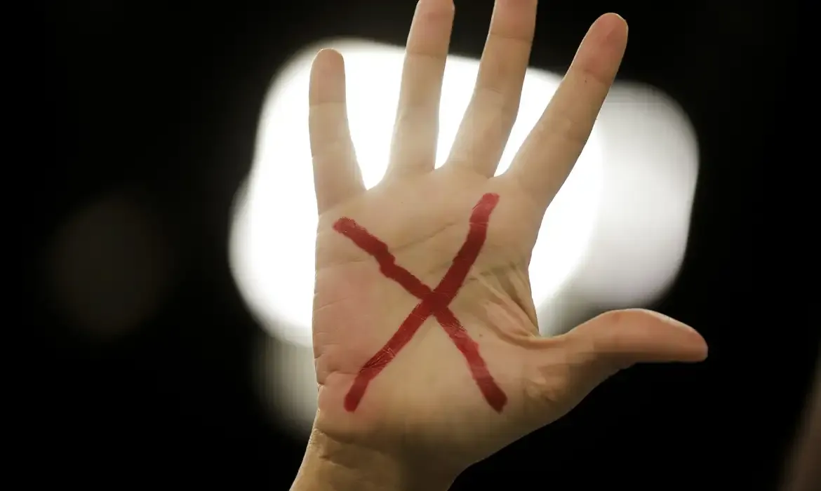 Direitos Humanos Violência digital contra mulheres atinge níveis alarmantes