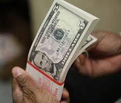 Dólar oscila pouco com mercado de olho em Haddad, Galípolo e dados
