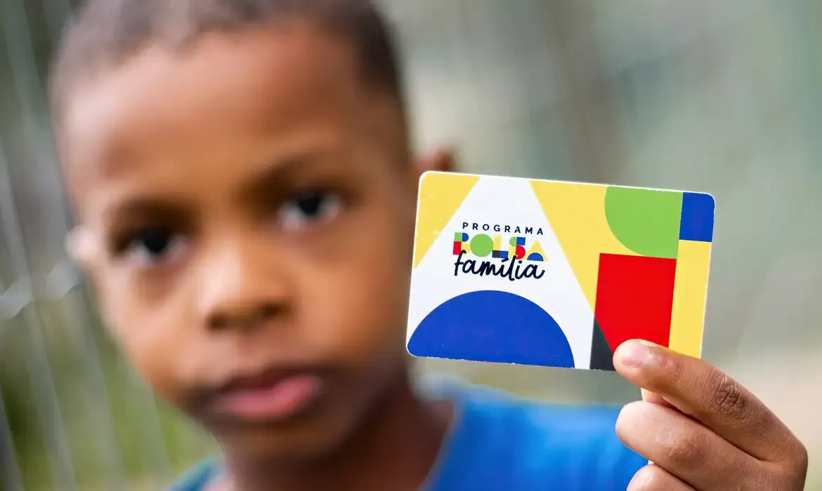 Economia - Caixa paga Bolsa Família a beneficiários com NIS de final 5