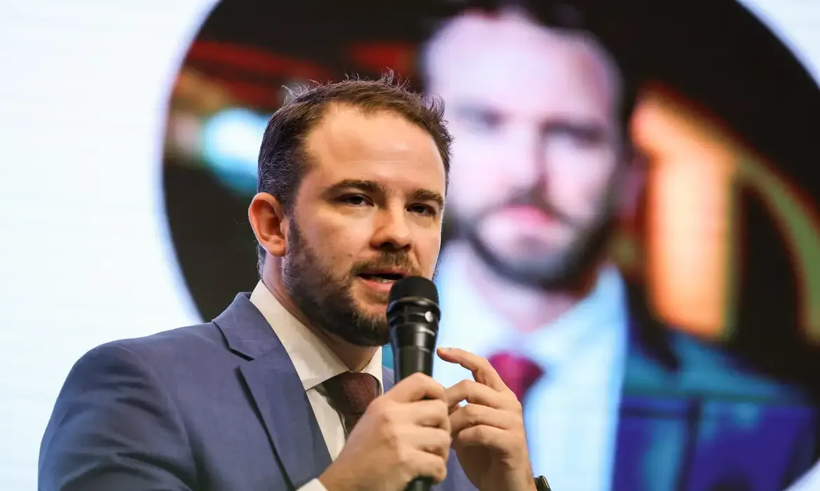 Economia - Projeto propõe corte de R$ 19,6 bi em benefícios fiscais em 2026