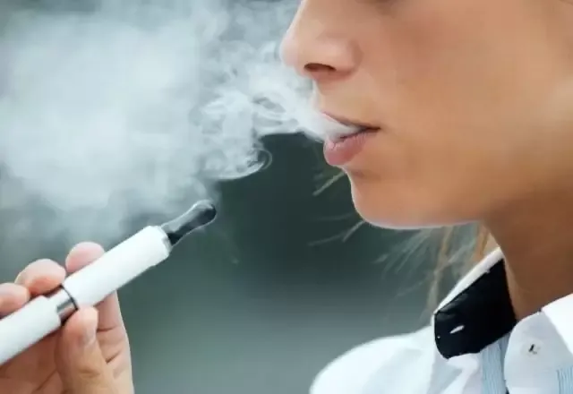 Estudo revela ligação entre cigarro eletrônico, tabagismo convencional e aumento de transtornos mentais em adolescentes