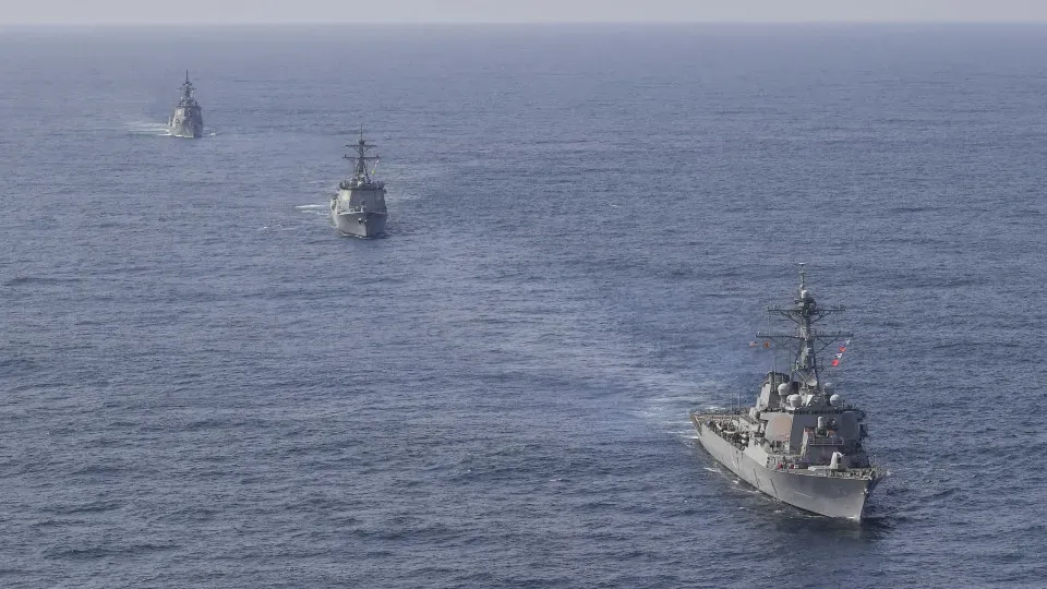 EUA enviam navios lançadores de mísseis para águas da Venezuela