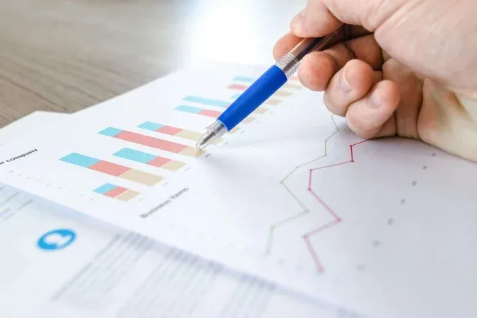 finanças - Pessoas com mais de 50 anos aprendem sobre educação financeira