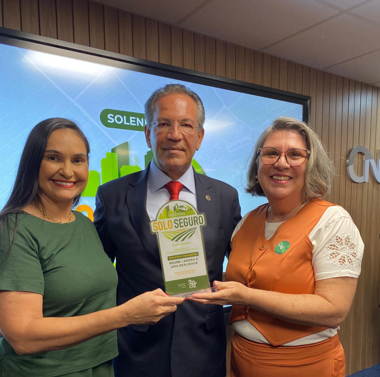 Rolim de Moura recebe em Brasília o Prêmio Solo Seguro 2024/2025 por regularização fundiária