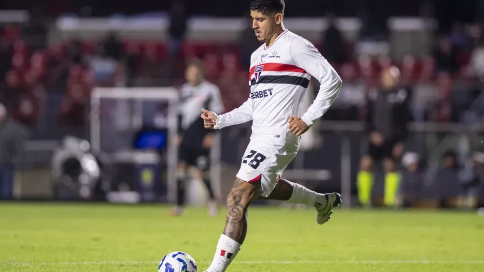 São Paulo discute fluxo de pagamento para anunciar renovação de Alan Franco