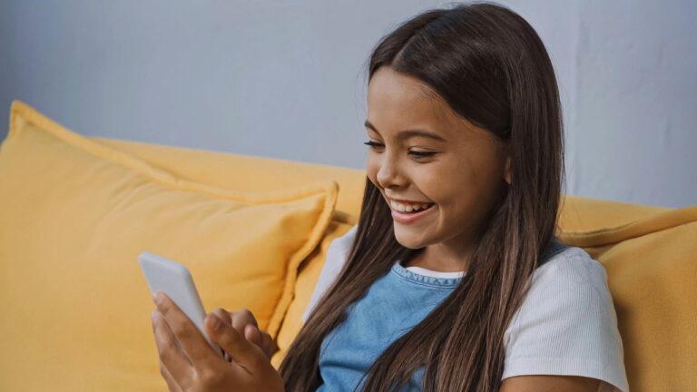 Tecnologia Controle o tempo do seu filho no celular com proteção ativada