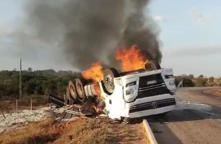 Vídeo mostra momento em que caminhoneiro morre carbonizado dentro de caminhão em MT