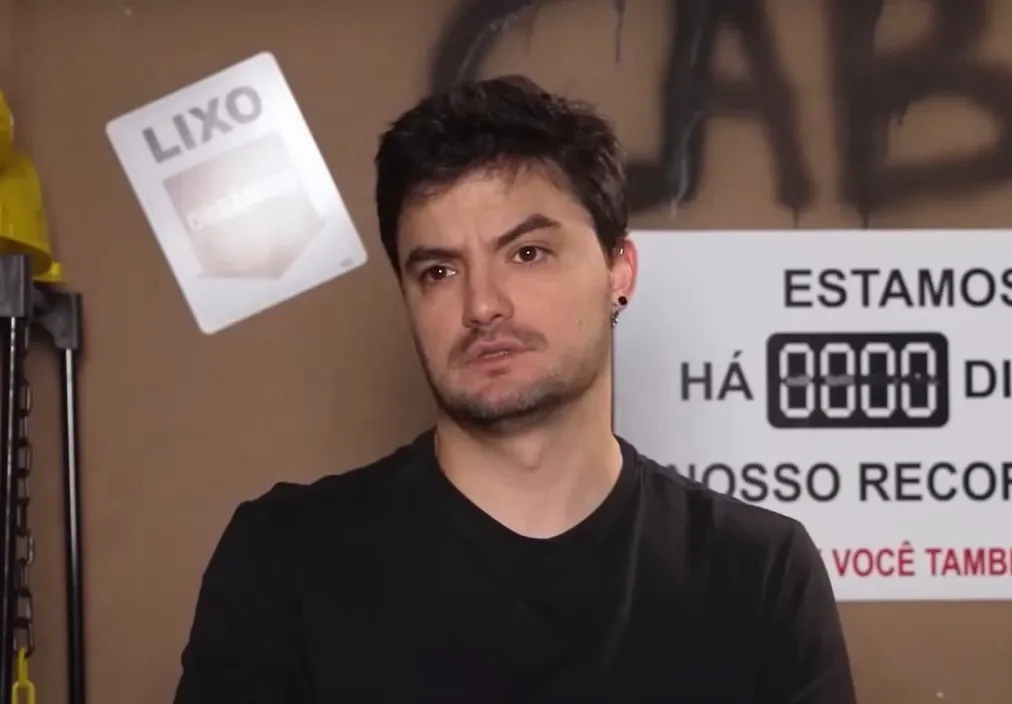 Após ataques a Trump, Felipe Neto apaga posts e viaja aos EUA