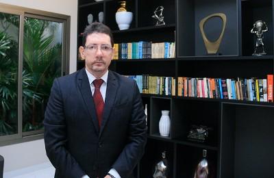 Cândido Boas normas não são feitas apenas com boas intenções.Ocampo - Direito na Medicina: Segurança do médico