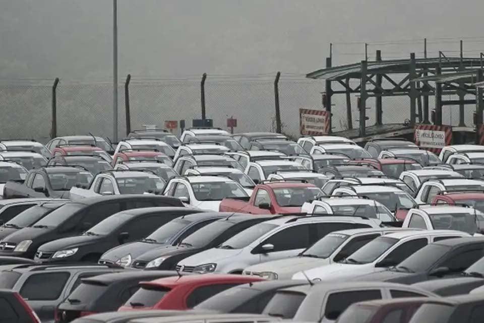 ECONOMIA - Emplacamento de veículos acumula melhor resultado desde 2014