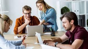 Economia “Metade dos empregos para jovens iniciantes vai sumir por causa da IA”, diz CEO da Anthropic