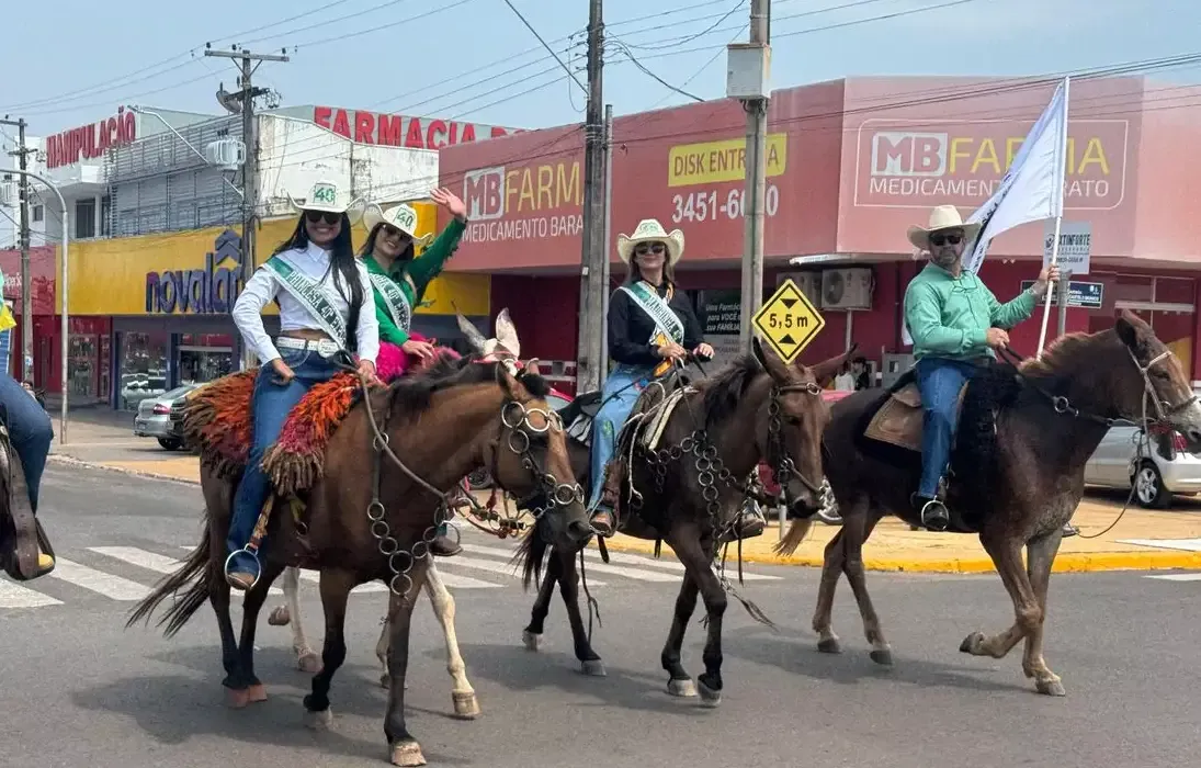 Fotos: Cavalgada marca abertura da 40ª EXPOPIB em Pimenta Bueno