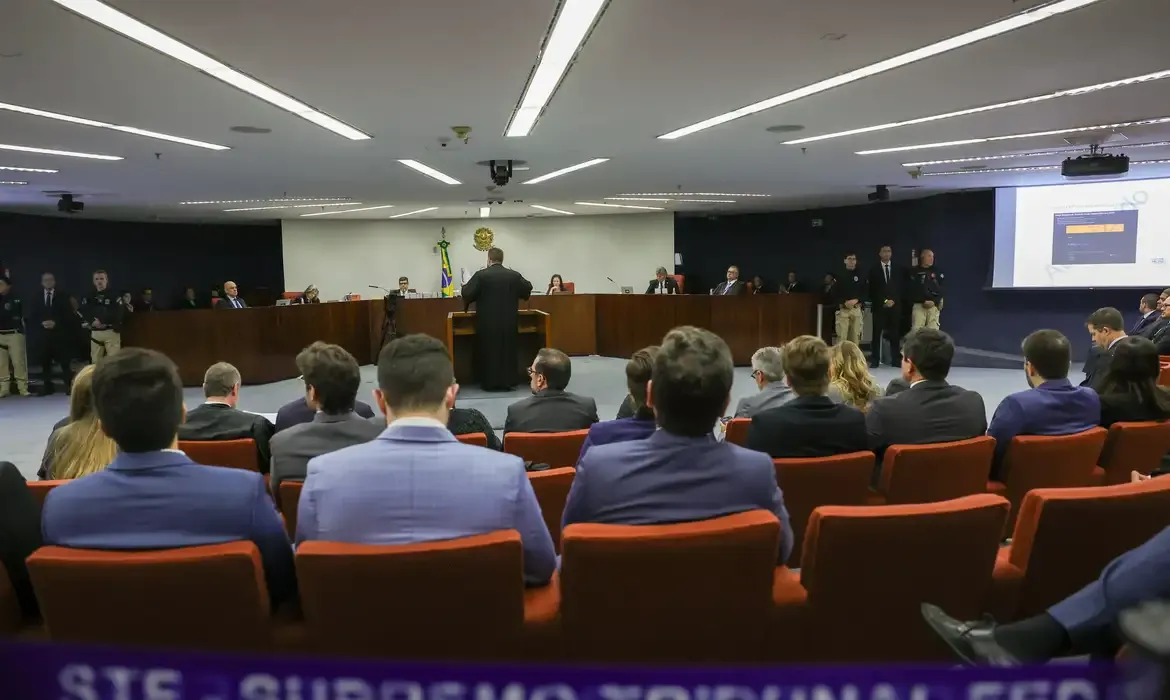 Justiça STF retoma nesta terça julgamento de Bolsonaro e mais sete réus