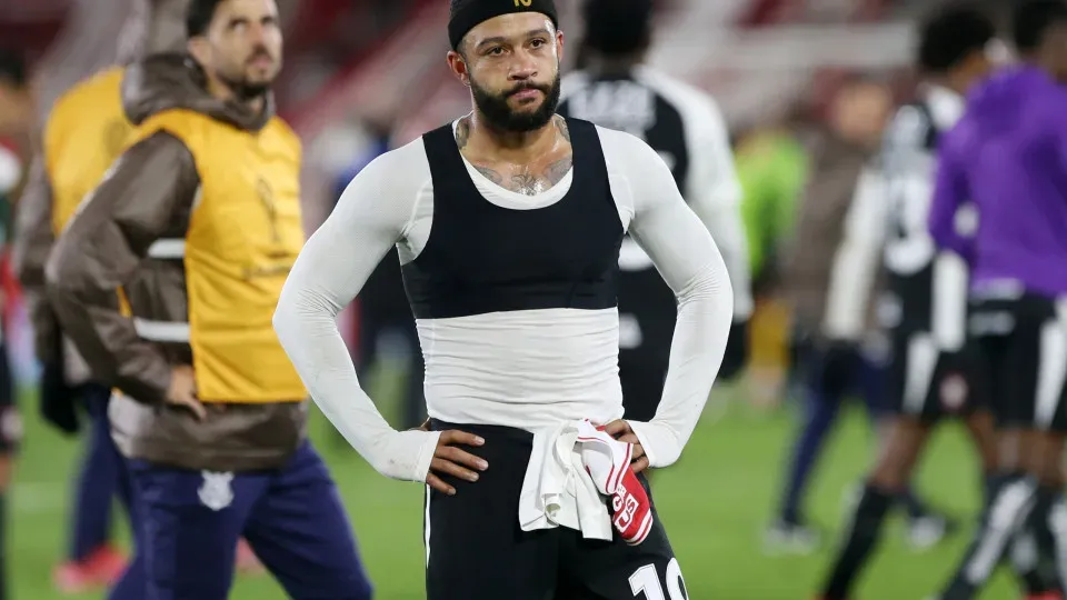 Memphis Depay rebate rumores no Corinthians e acusa imprensa de mentir