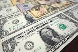 Negócios - Dólar abre em alta com Bolsonaro no STF e temor por sanções de Trump