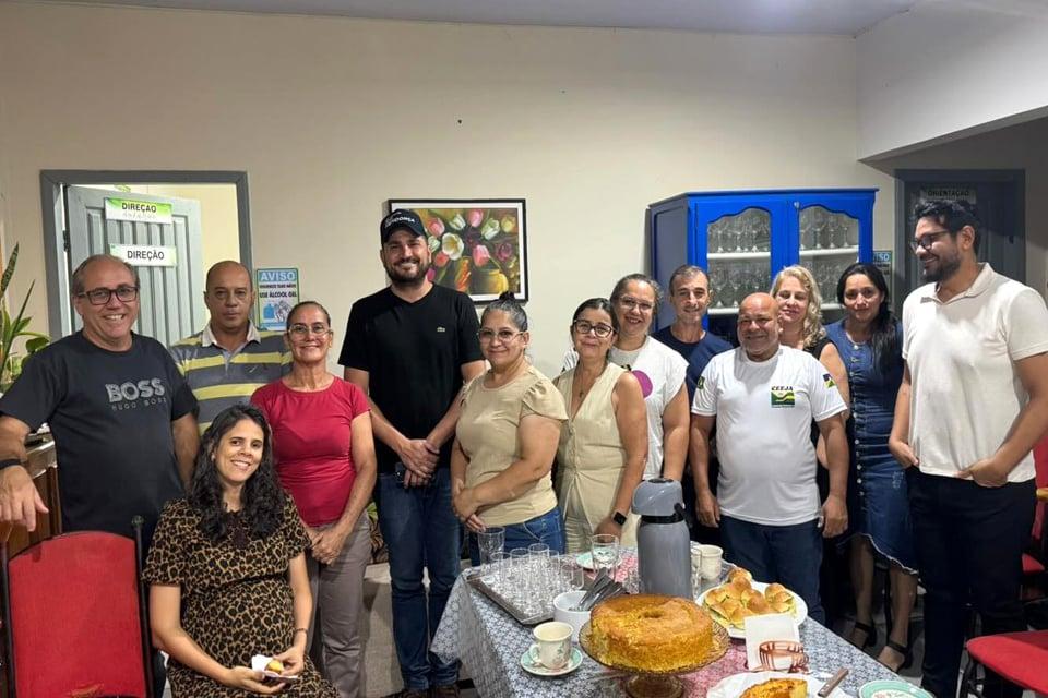 REUNIÃO Jean Mendonça trata de expansão do CEEJA em reunião com professores em Pimenta Bueno