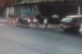 São Paulo - Vídeo: mãe agride filhas de 2 e 5 anos com capacete e puxões de cabelo