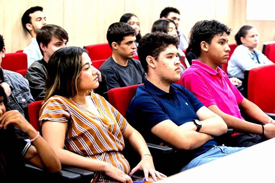 SAÚDE METAL - Casa de Leis promove diálogo contínuo sobre Saúde Mental no Setembro Amarelo