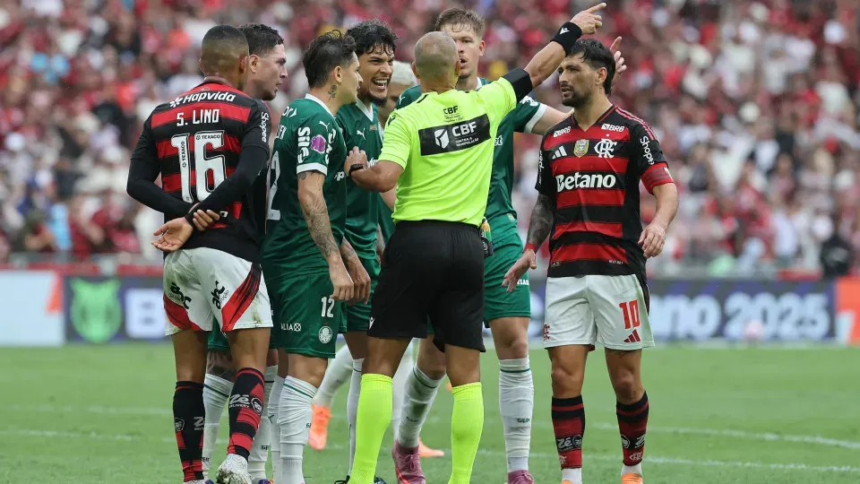Com cabeça na Libertadores, Flamengo e Palmeiras patinam no topo do Brasileirão