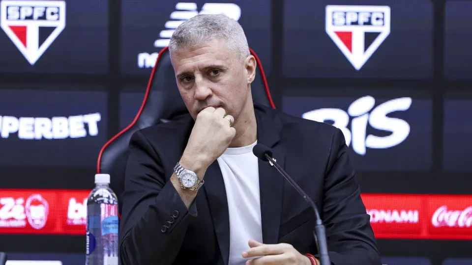 Crespo afasta pressão no São Paulo após vitória, mas deixa futuro em aberto: 'Não sei se fico'