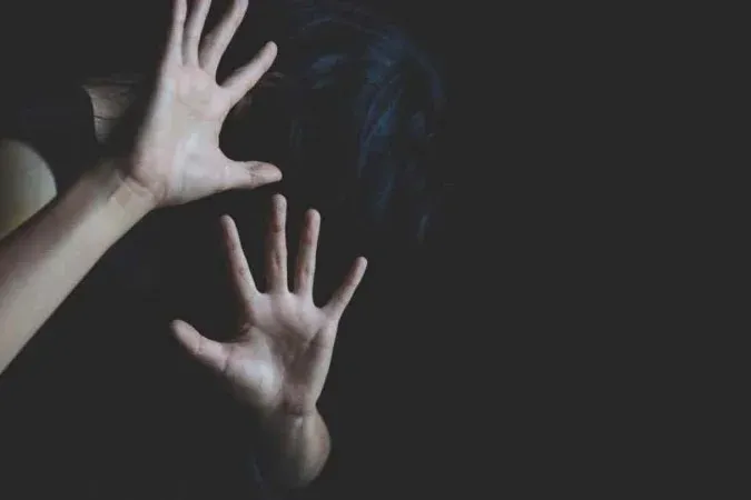 FEMINICÍDIO - Homem desconfia de envenenamento e mata a mulher estrangulada