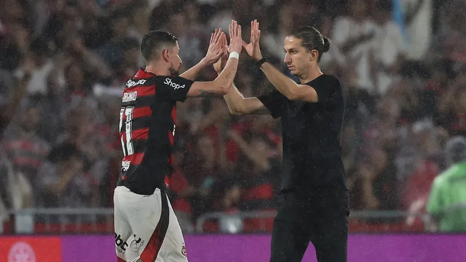 Filipe Luís elogia Flamengo após vaga na fibal: 'Este time sabe jogar Libertadores'