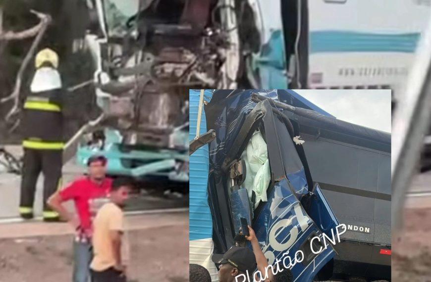 Forte colisão entre 3 veículos deixa um morto e BR-364 sentido Rondonópolis a Cuiabá interditada; vídeo