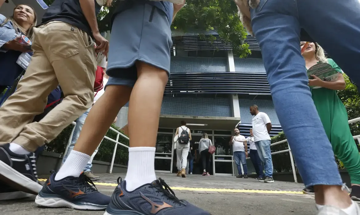 Geral CNU 2025: 760 mil fazem a prova no domingo; saiba o que levar