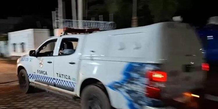 Homem invade casa e tenta degolar ex-companheira