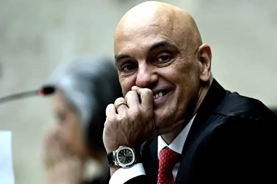 ATOS GOLPISTA - Alexandre de Moraes vota para condenar cinco PMs do DF a 16 anos de prisão