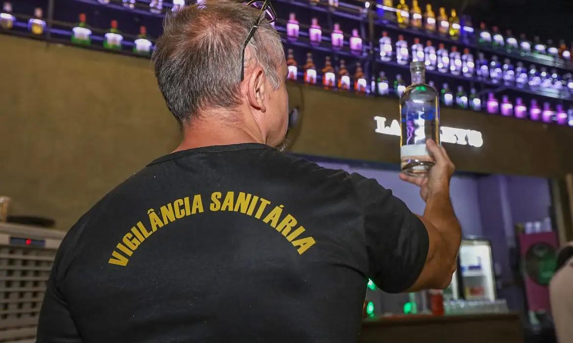 Nacional - Metanol: 9 estados investigam casos de intoxicação