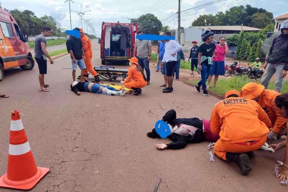 RO-010 - Motociclista e passageiro são socorridos em estado grave após colisão com carro