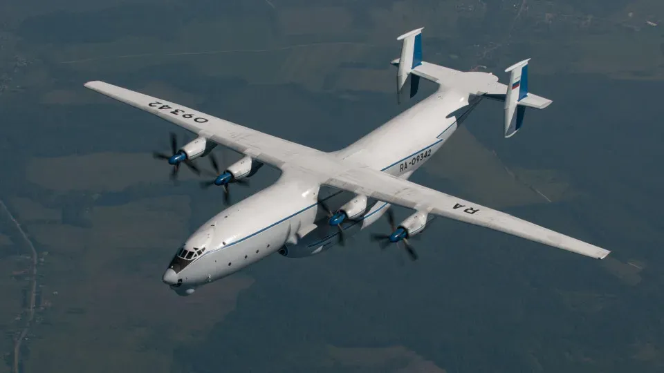 Avião militar russo cai perto de Moscou com sete tripulantes a bordo