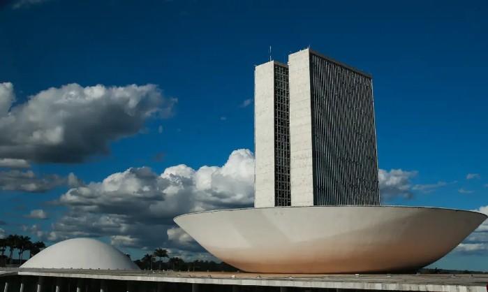 Concursos e Empregos - Câmara Federal publica edital de concurso público com inscrições em janeiro