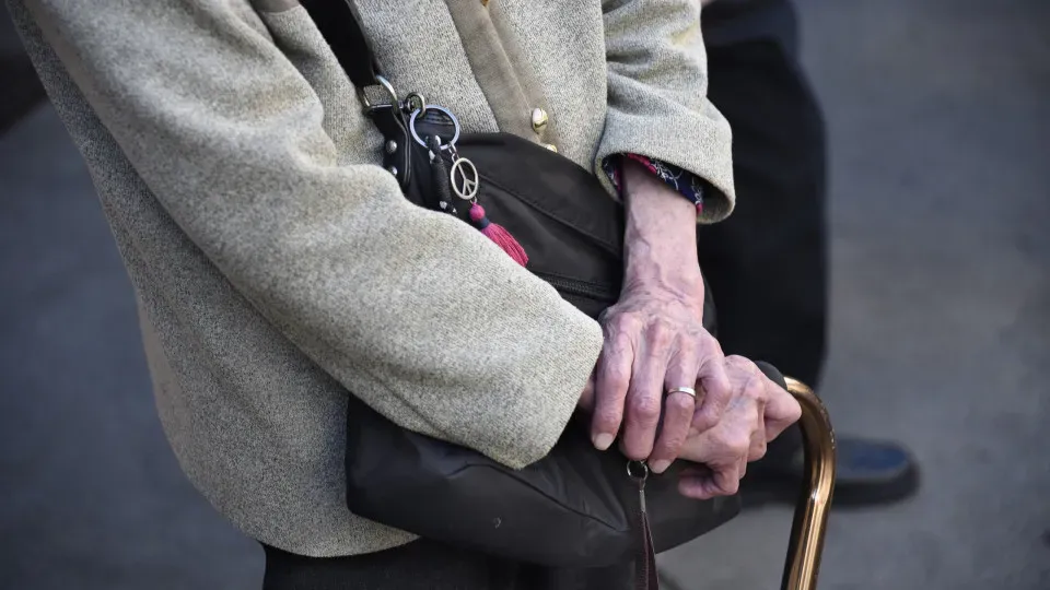 Corpo envelhece mais rápido dos 44 e 60 anos, segundo pesquisa