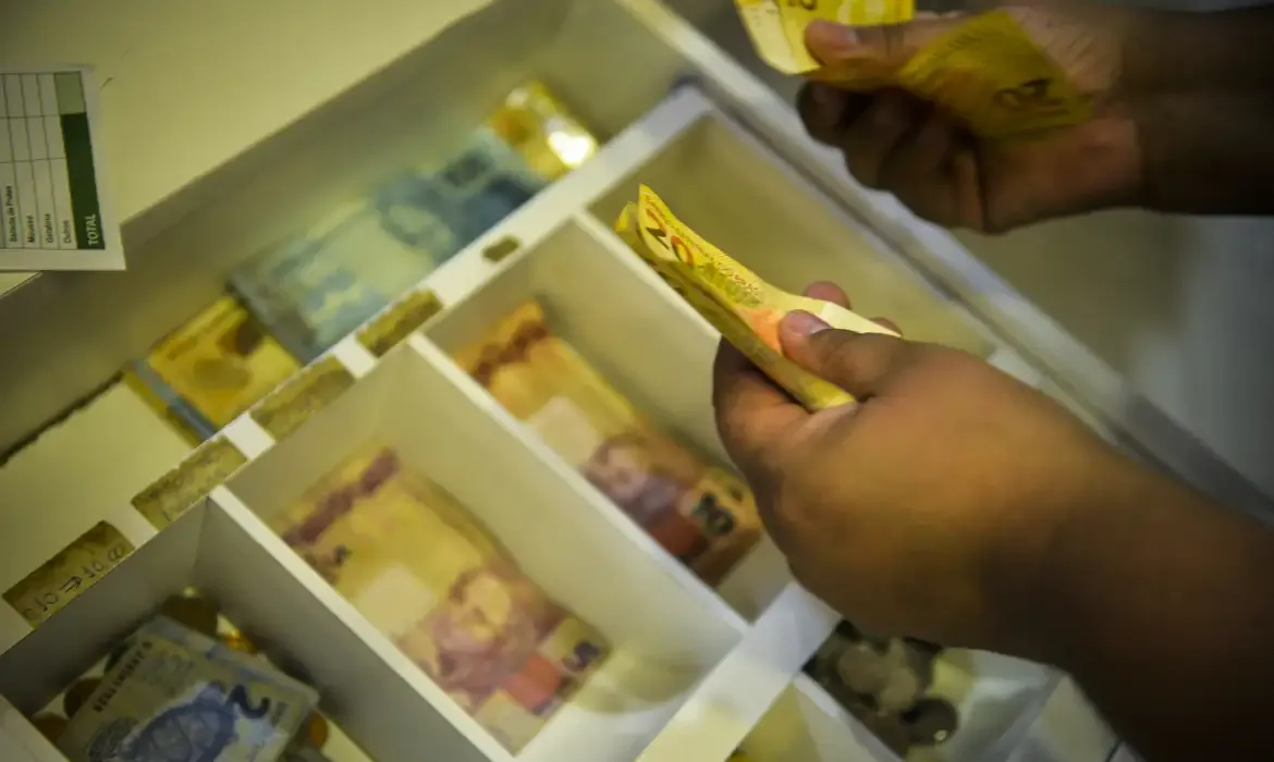 Economia Caixa começa a pagar saldo do FGTS retido pelo saque-aniversário