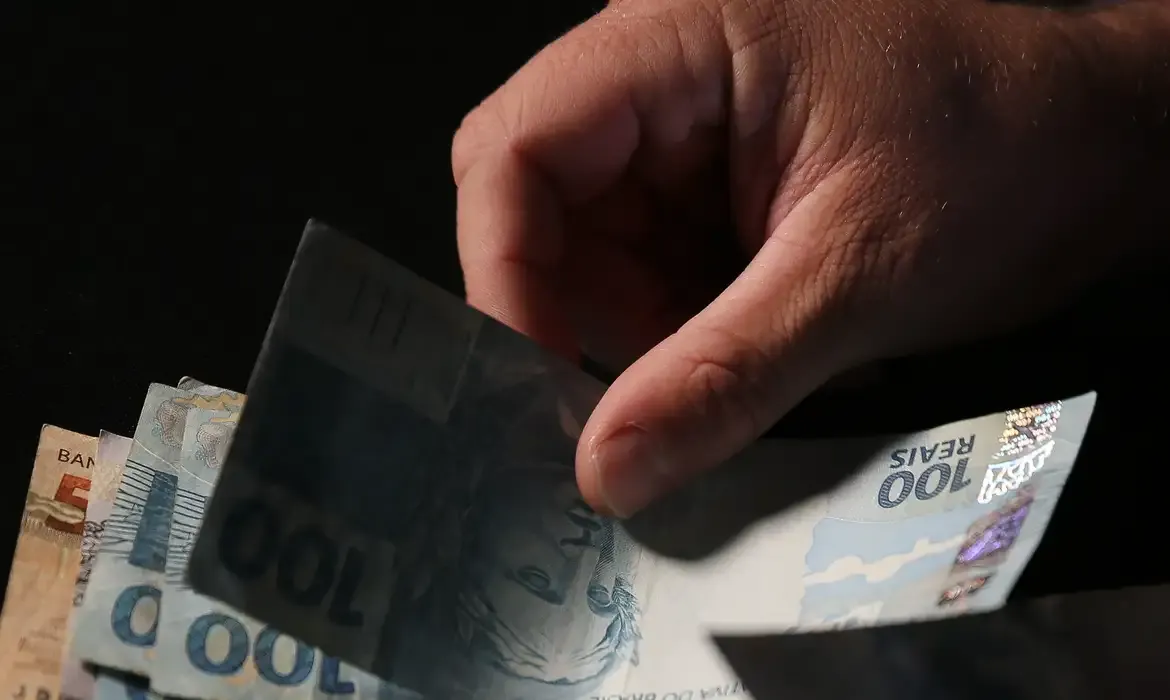 Economia - Cerca de 95,3 milhões de pessoas recebem 2ª parcela do décimo terceiro