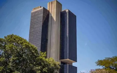 Economia | CNI - Manutenção da Selic em 15% compromete crescimento econômico ao inibir crédito e investimento, diz CNI