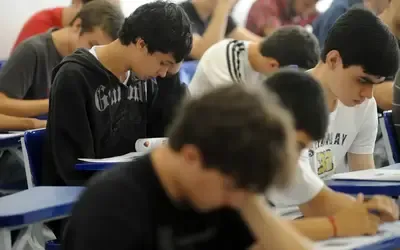 Educação | Estágio - IEL abre 1,5 mil vagas de estágio em todo o país; bolsas chegam a R$ 2,5 mil