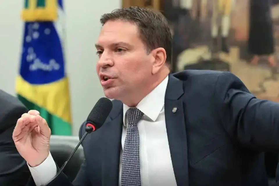 FORAGIDO - MJ formaliza ao Itamaraty pedido de extradição de Ramagem