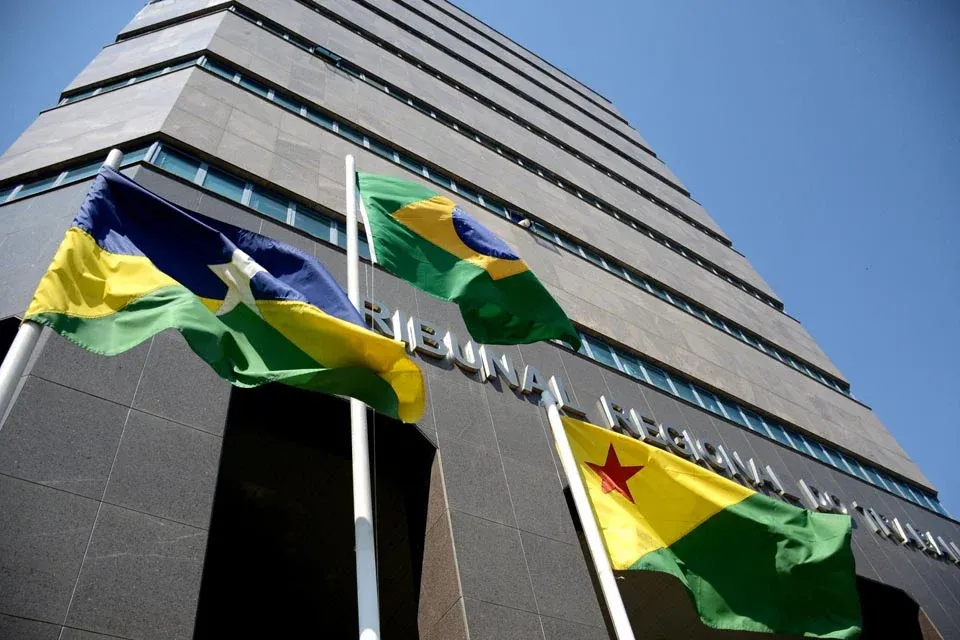 Intoxicação Justiça do Trabalho interdita frigorífico da JBS em Pimenta Bueno após vazamento de amônia