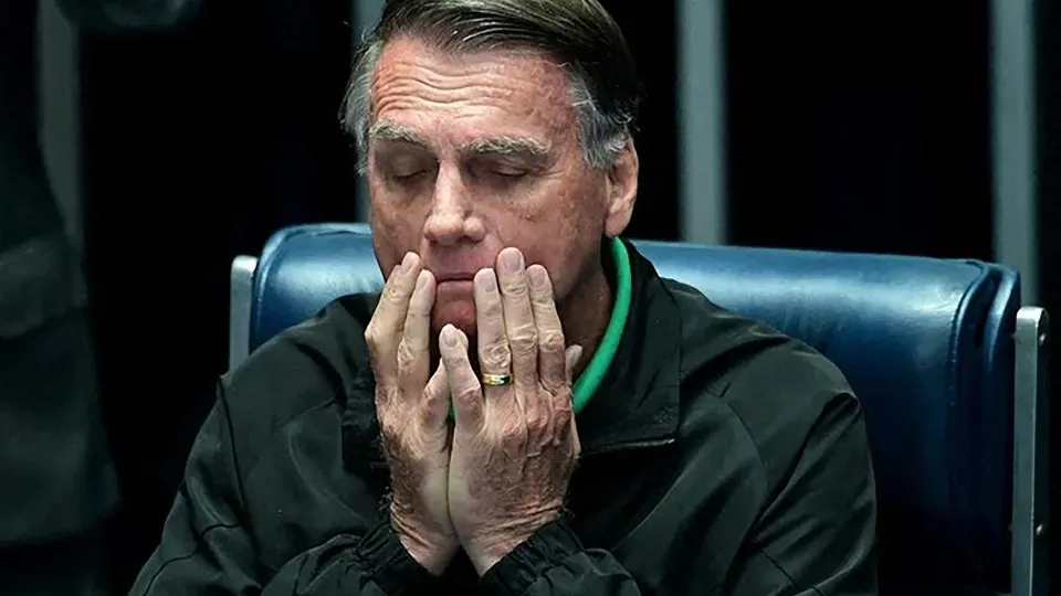 Médicos vão avaliar necessidade de procedimento sobre soluços de Bolsonaro